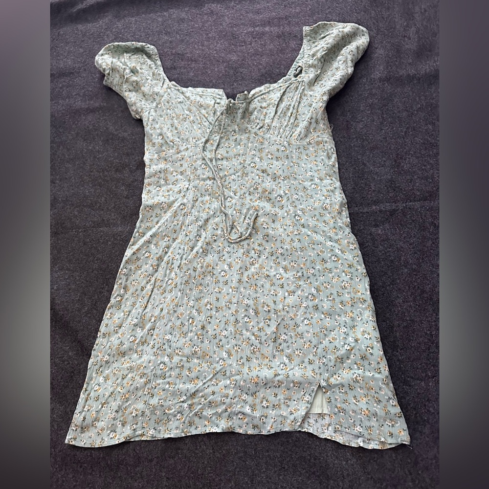 En Creme Light Green Floral Mini Dress